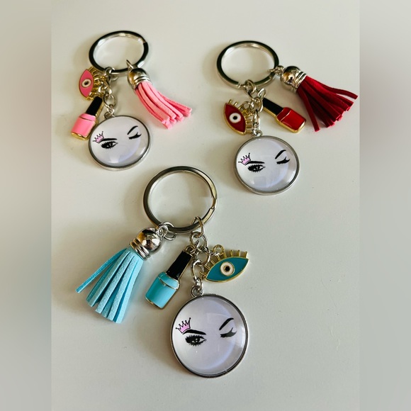 ❌❌SOLD❌❌💥Lot of 3💥Keychains tassel nail polish eye mascara makeup crown red pink - Picture 2 of 11